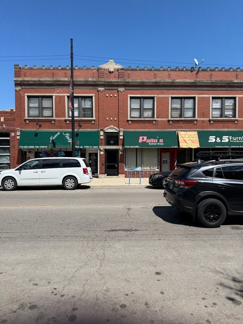 7109 N Clark Street #201 — Chicago, IL 60626