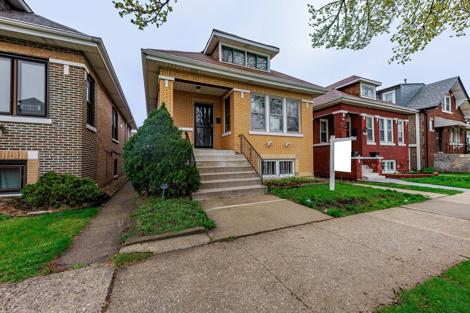 4941 S Kolin Avenue — Chicago, IL 60632