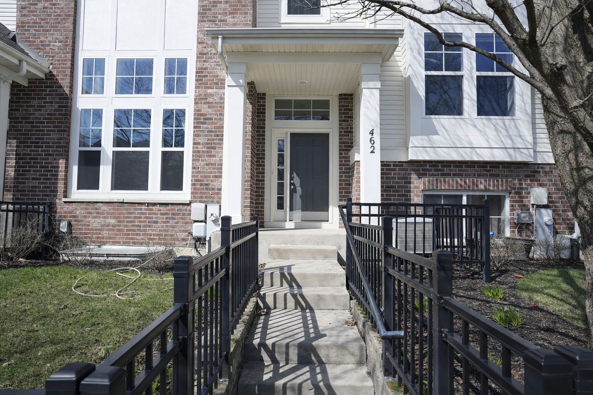 462 GROSVENOR Lane, Aurora, IL 60504