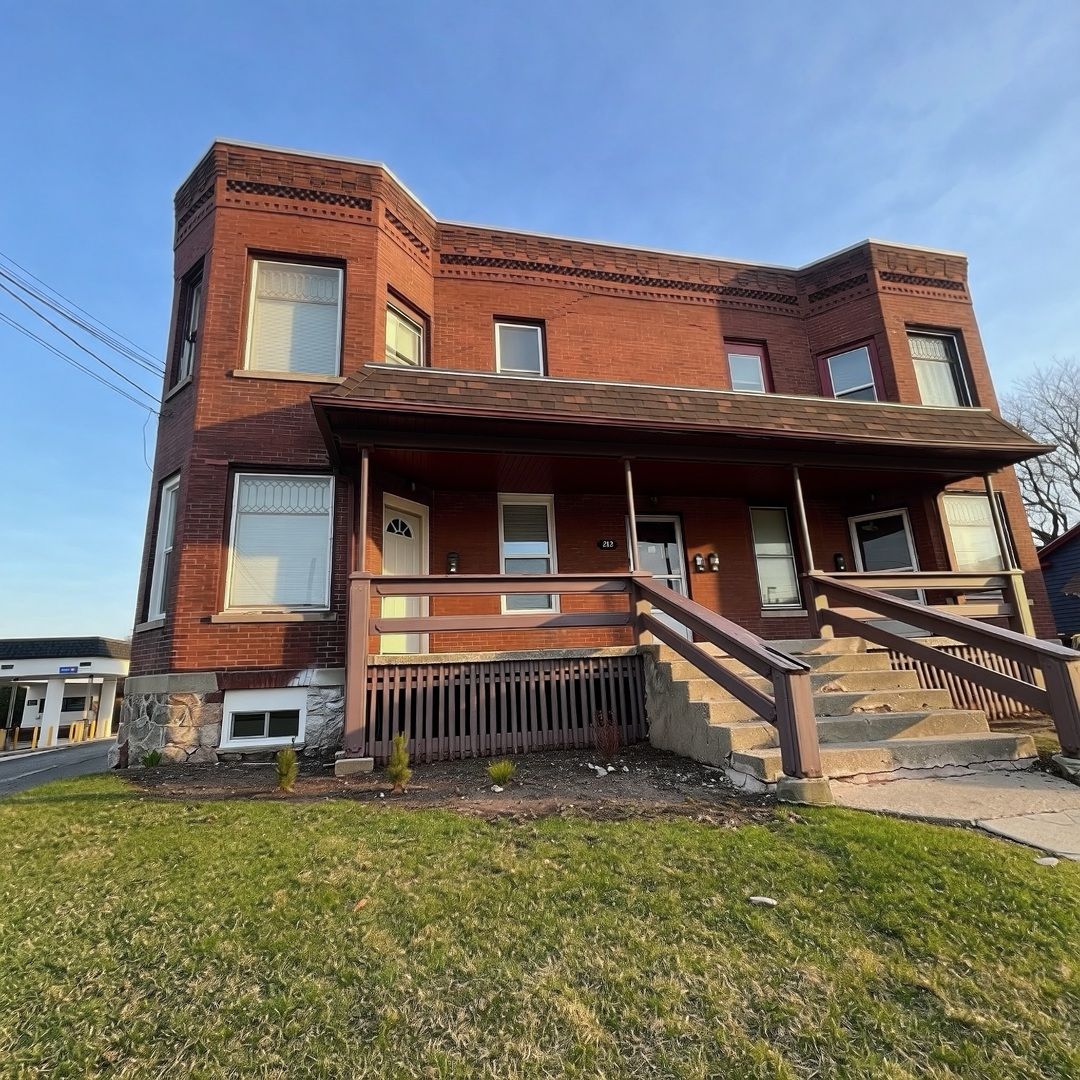 212 E Calhoun Street #1E — Woodstock, IL 60098