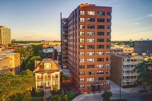 5858 N Sheridan Road #806 — Chicago, IL 60660