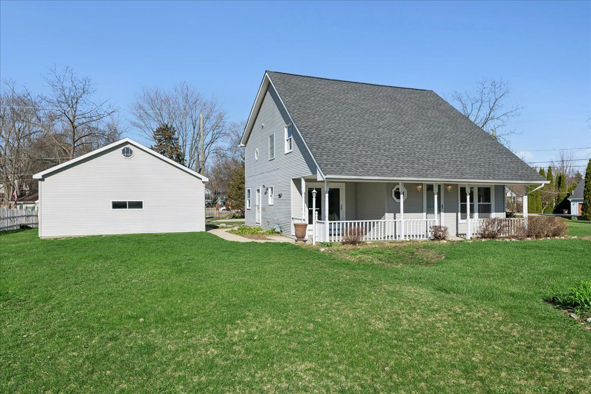 3303 Eastway Drive, Island Lake, IL 60042