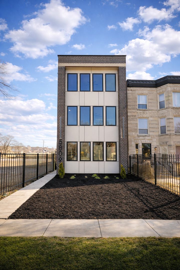 5809 S Indiana Avenue #2 — Chicago, IL 60637
