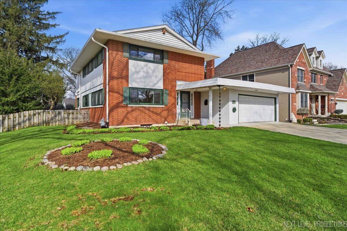 335 S Westlawn Avenue — Aurora, IL 60506