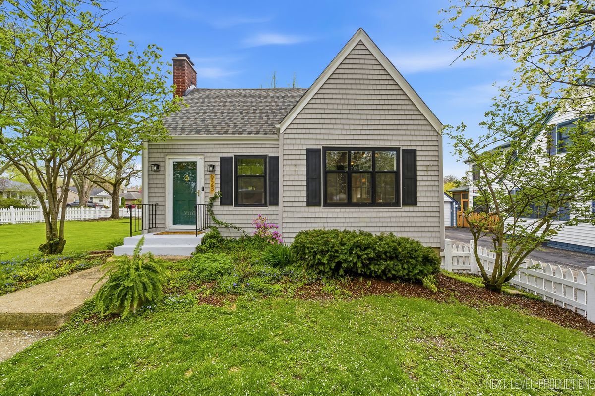 923 South Avenue, St. Charles, IL 60174