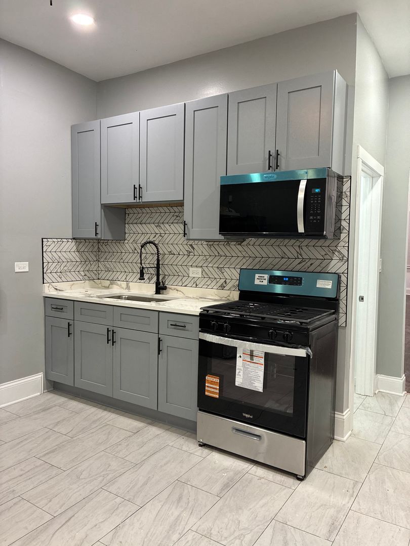 5543 Shields Avenue, Chicago, IL 60621