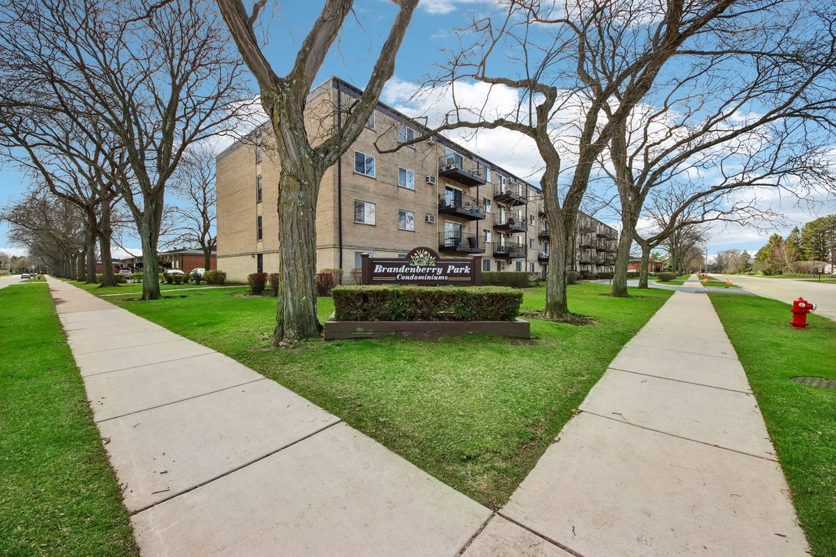 2515 Olive Street, Arlington Heights, IL 60004
