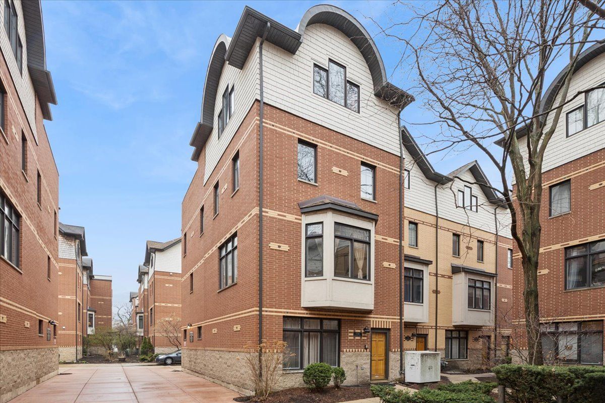 1026 Baldwin Lane — Oak Park, IL 60302