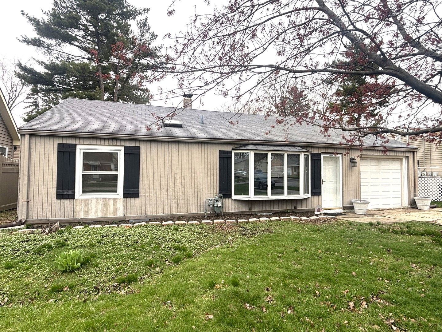 440 W Meadow Avenue — Lombard, IL 60148