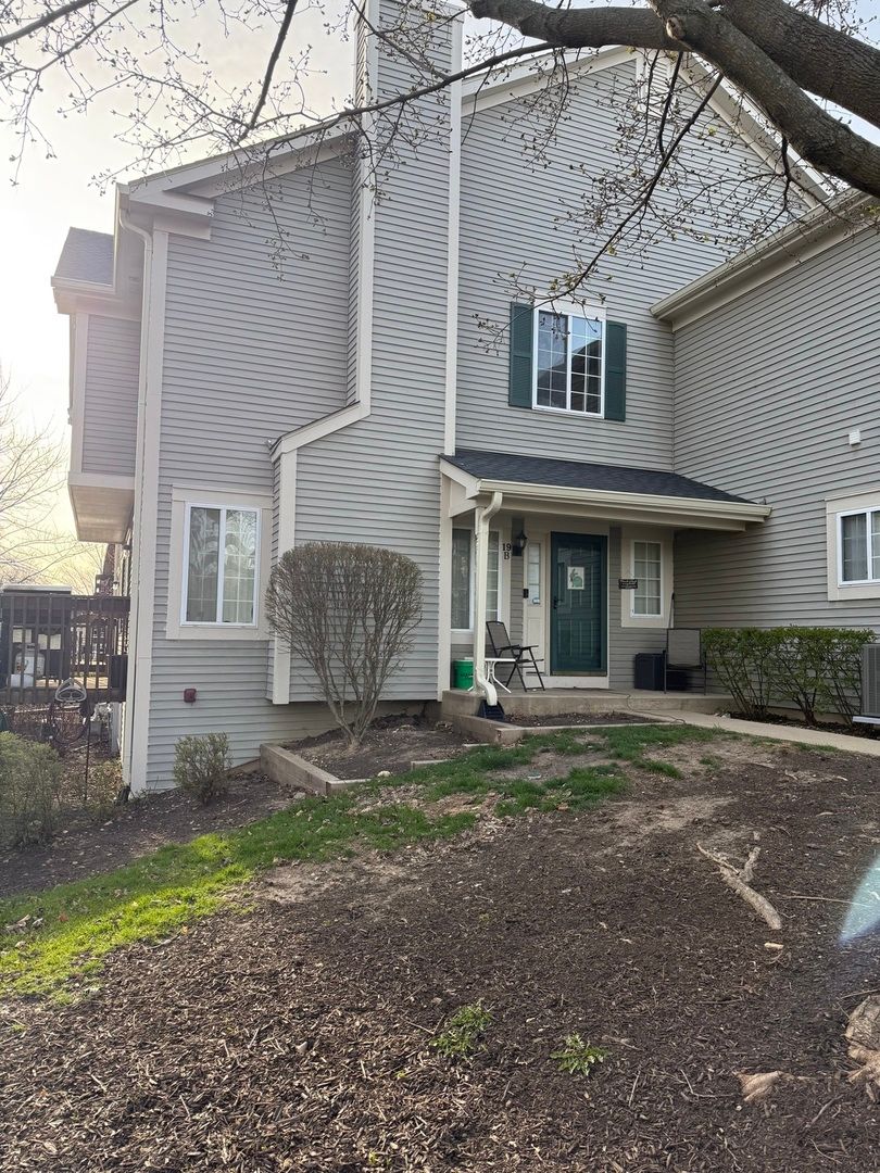 19 Windsor Circle #B — South Elgin, IL 60177