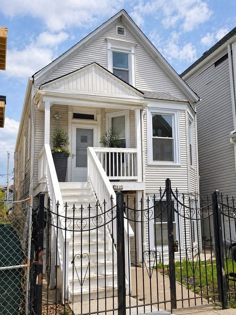 2835 N Ridgeway Avenue #2 — Chicago, IL 60618