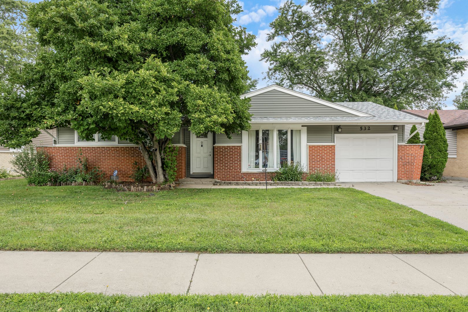 532 Landmeier Road — Elk Grove Village, IL 60007