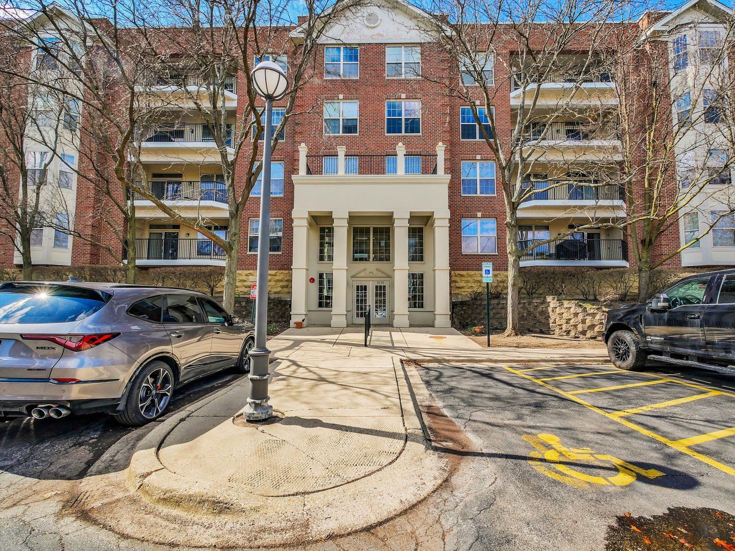 3135 Town Square Drive #104 — Rolling Meadows, IL 60008