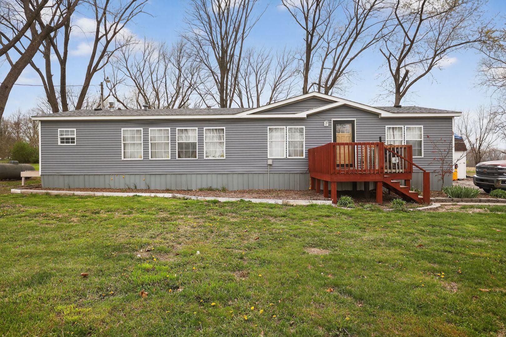 21309 Gambill Lane — Carlyle, IL 62231
