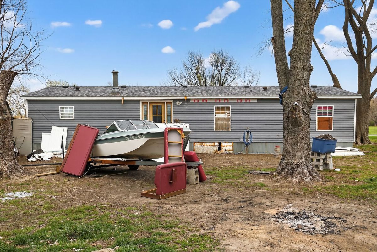 21309 Gambill Lane, Carlyle, IL 62231