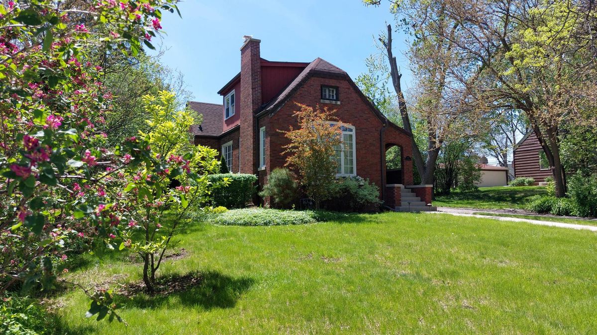 19 Hattendorf Avenue, Roselle, IL 60172