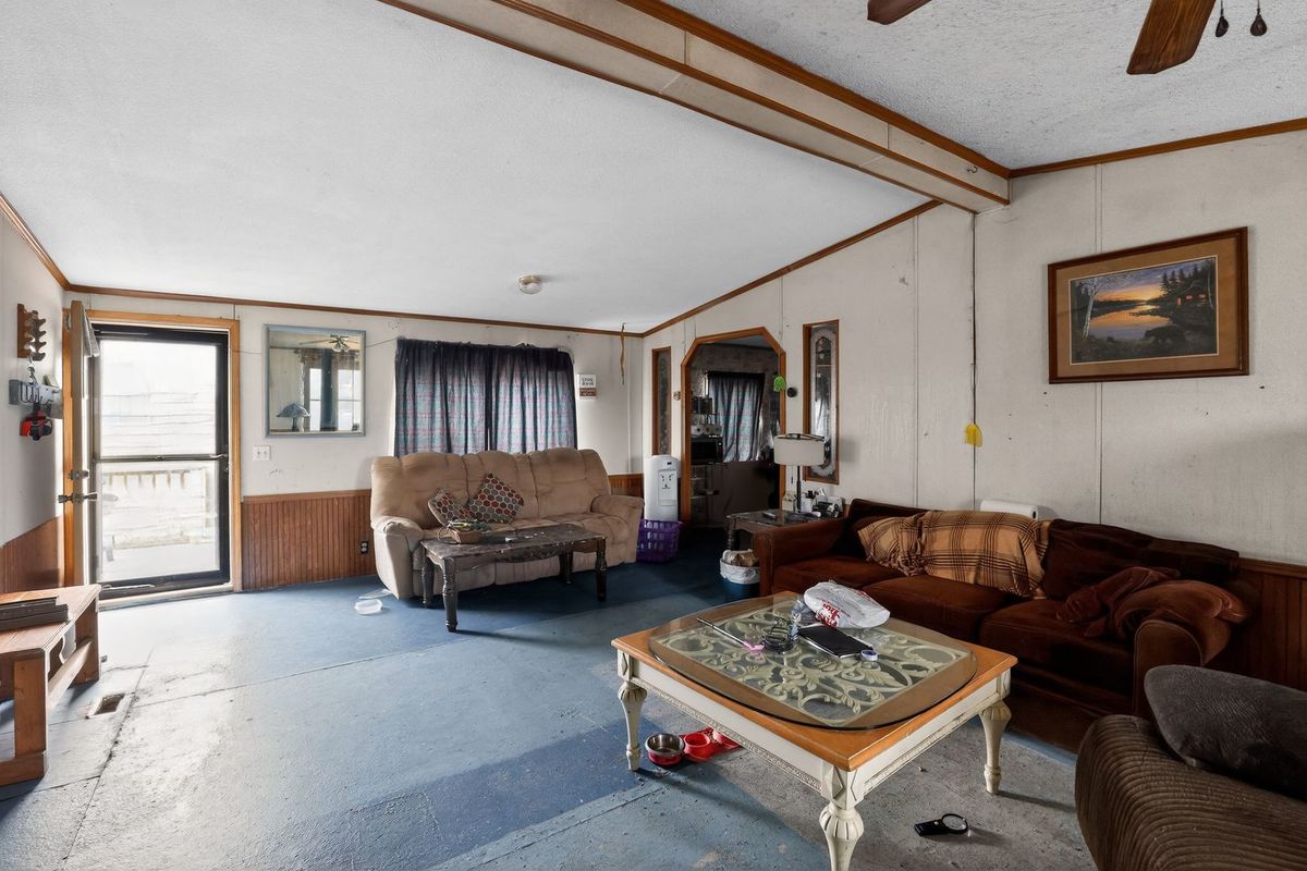21309 Gambill Lane, Carlyle, IL 62231