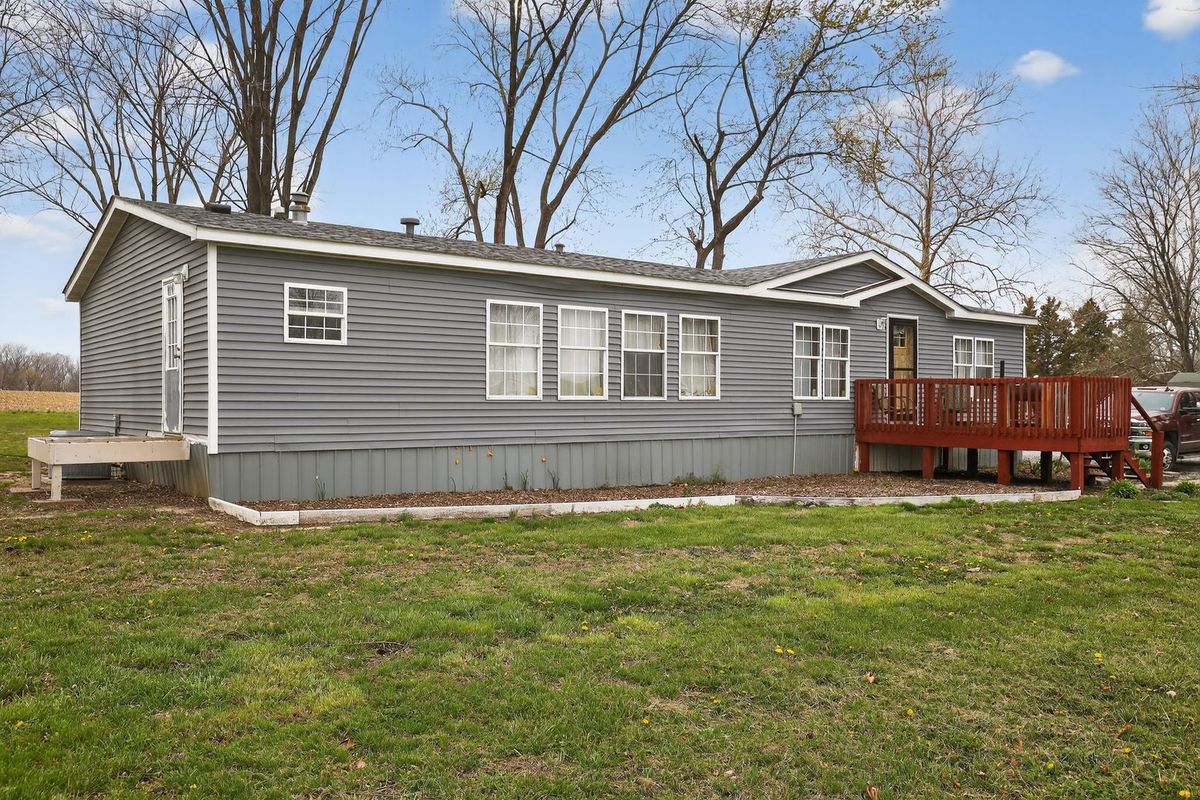 21309 Gambill Lane, Carlyle, IL 62231