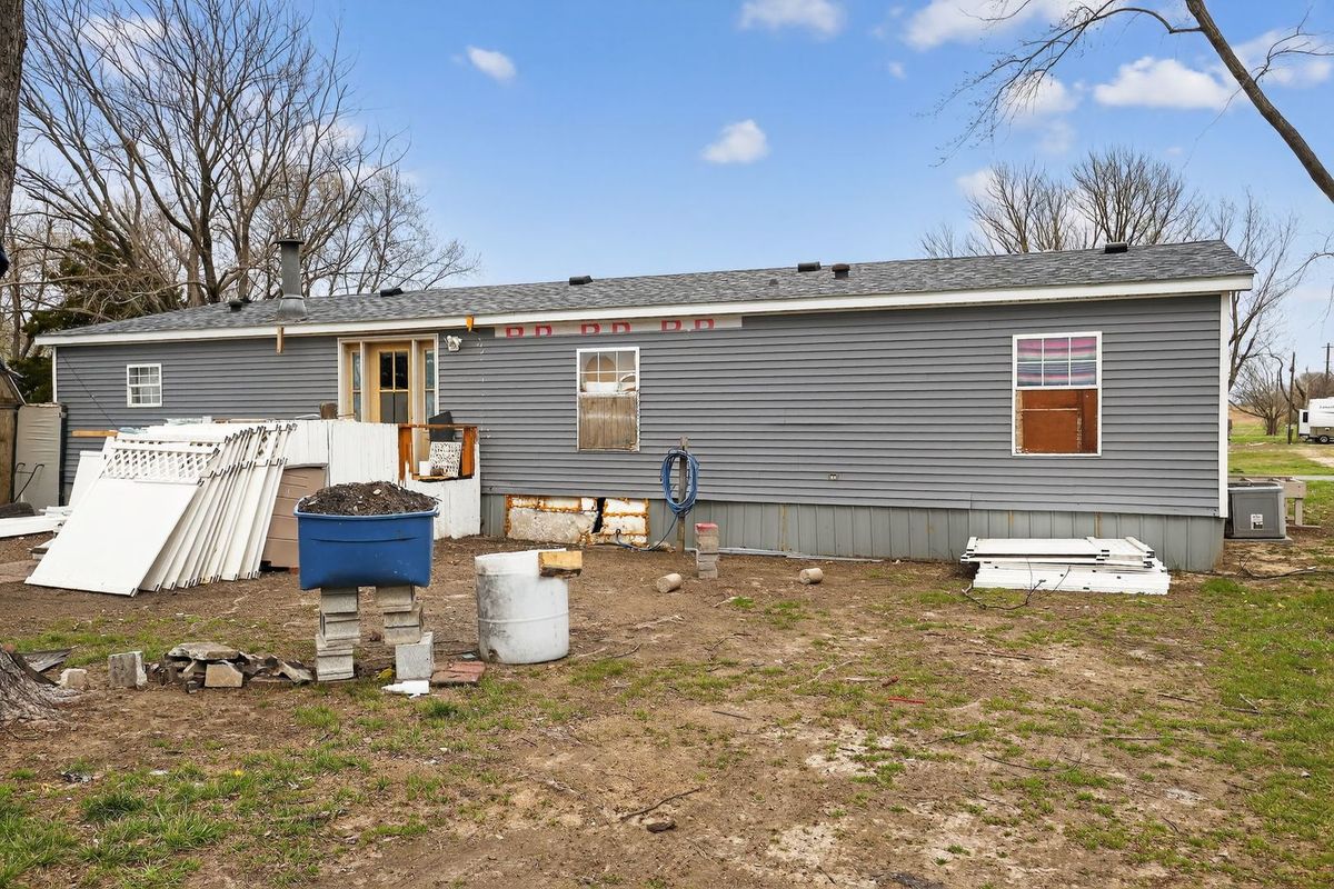21309 Gambill Lane, Carlyle, IL 62231