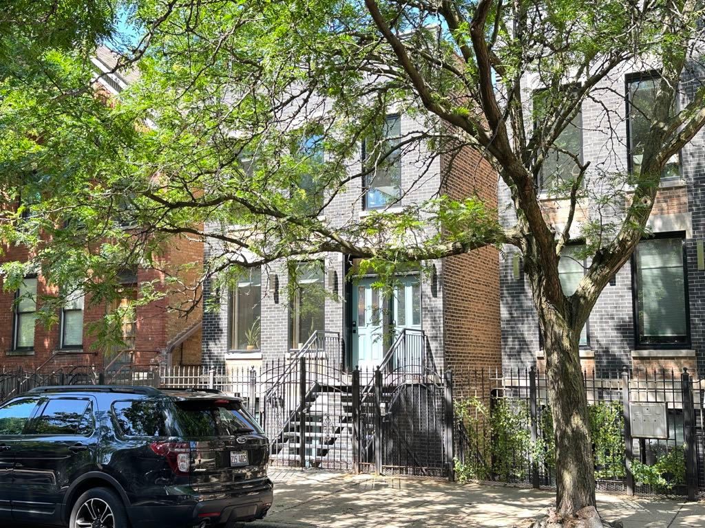 1424 Bosworth Avenue, Chicago, IL 60642