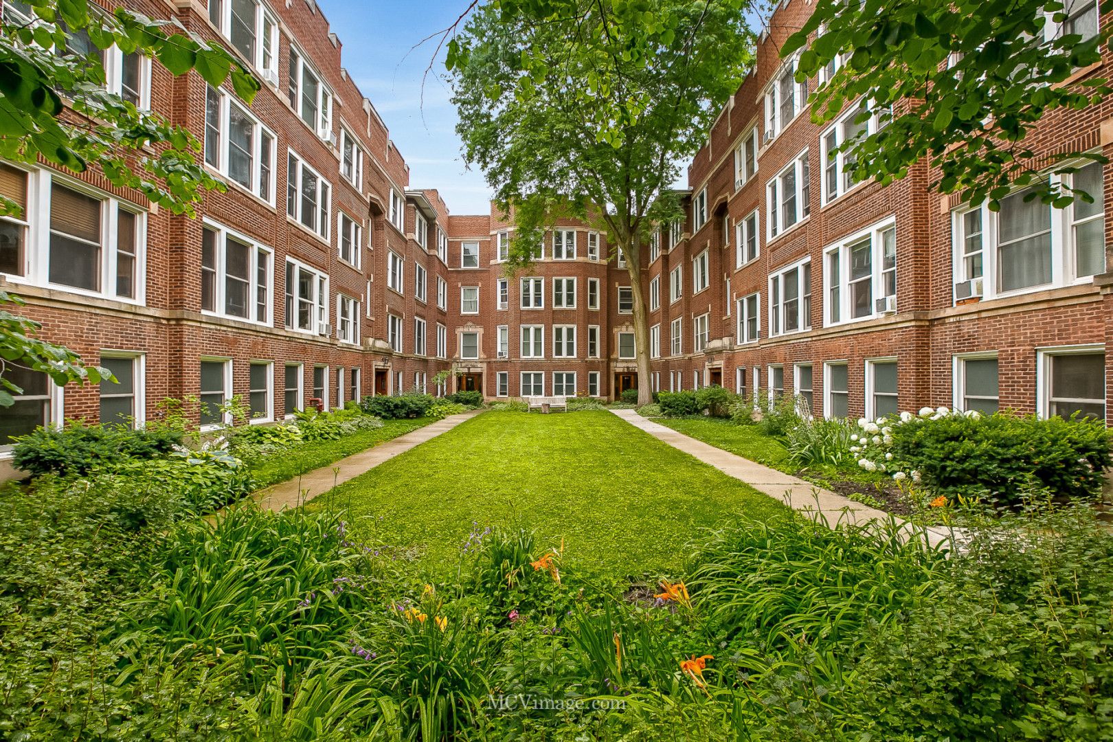 5464 S Woodlawn Avenue #3E — Chicago, IL 60615