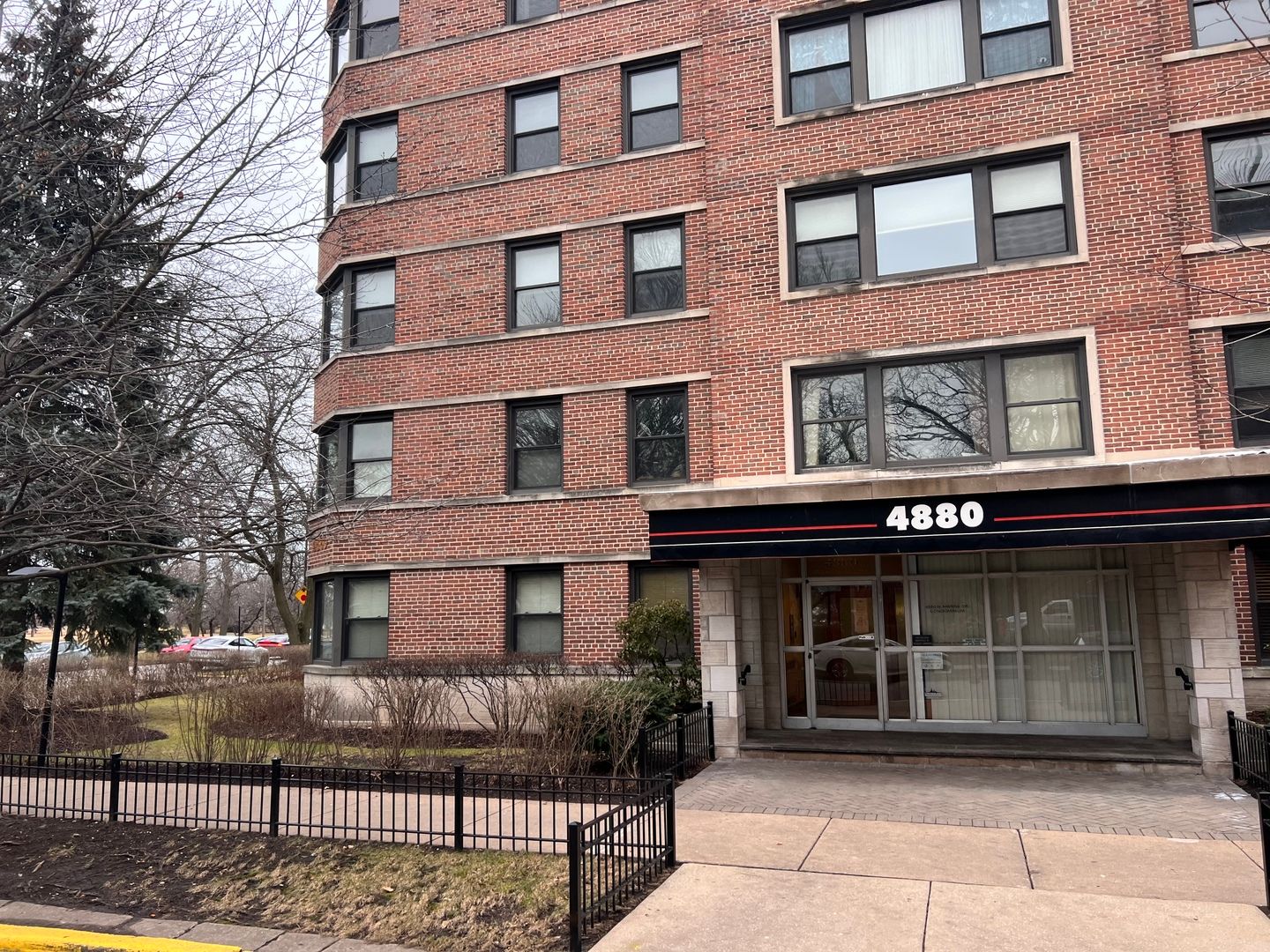 4880 N Marine Drive #214 — Chicago, IL 60640