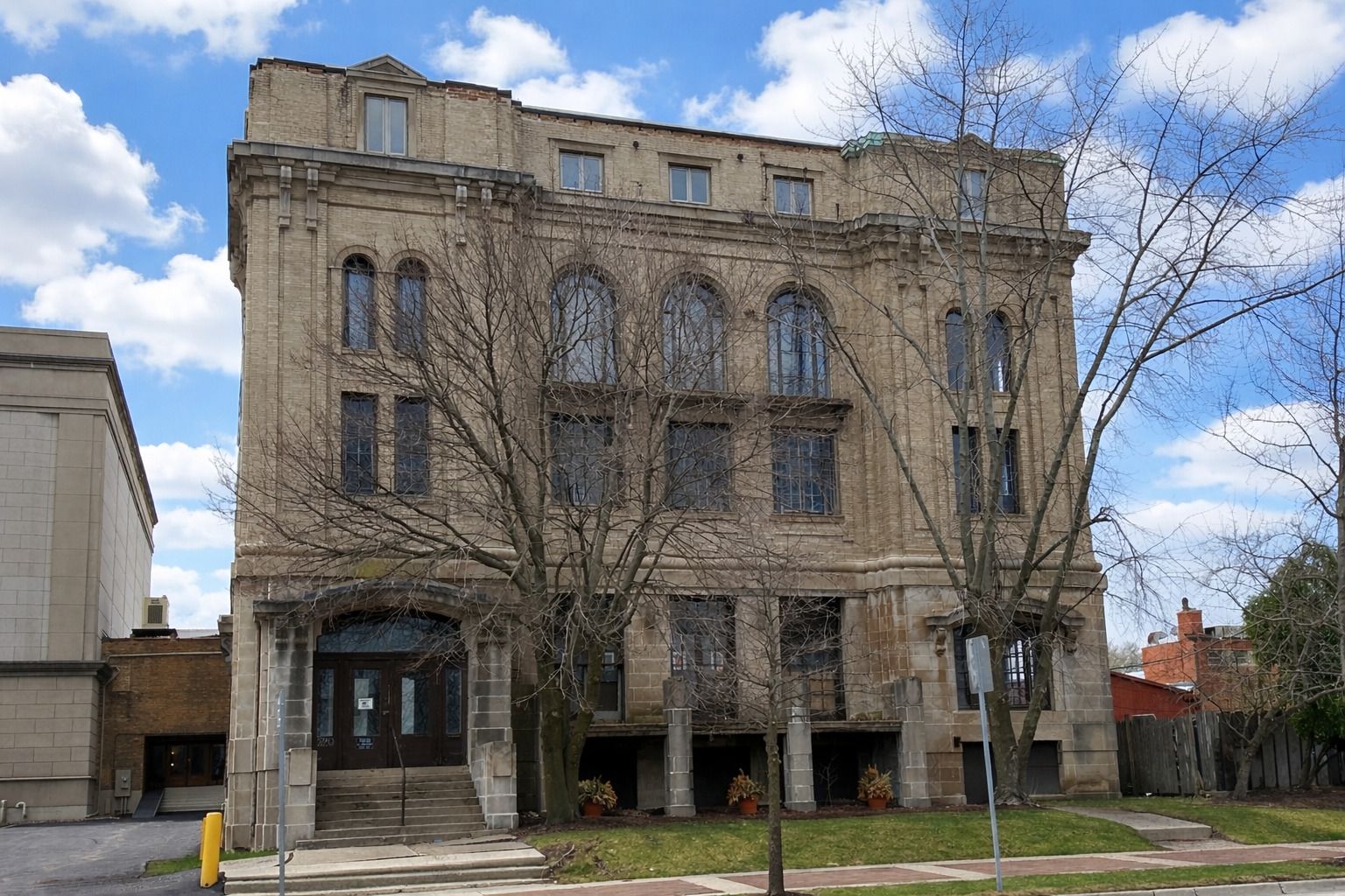 220 N Sheridan Road — Waukegan, IL 60085