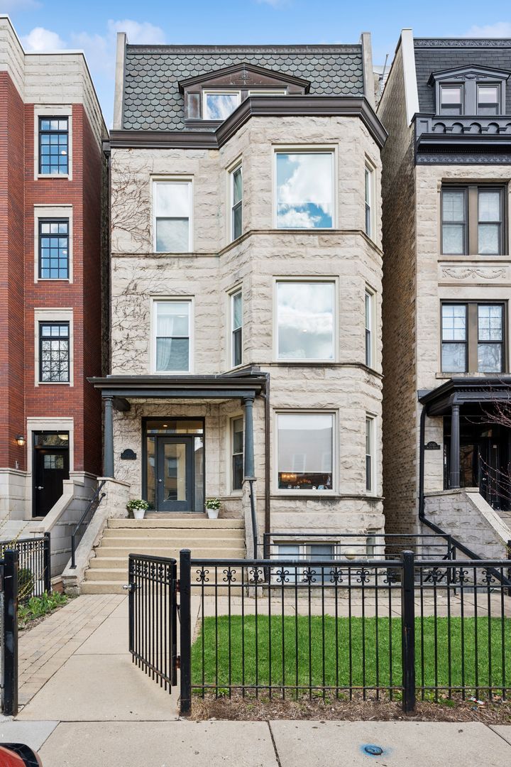 3745 WILTON Avenue, Chicago, IL 60613