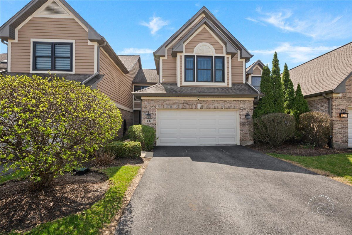 547 Rosebud Drive, Lombard, IL 60148