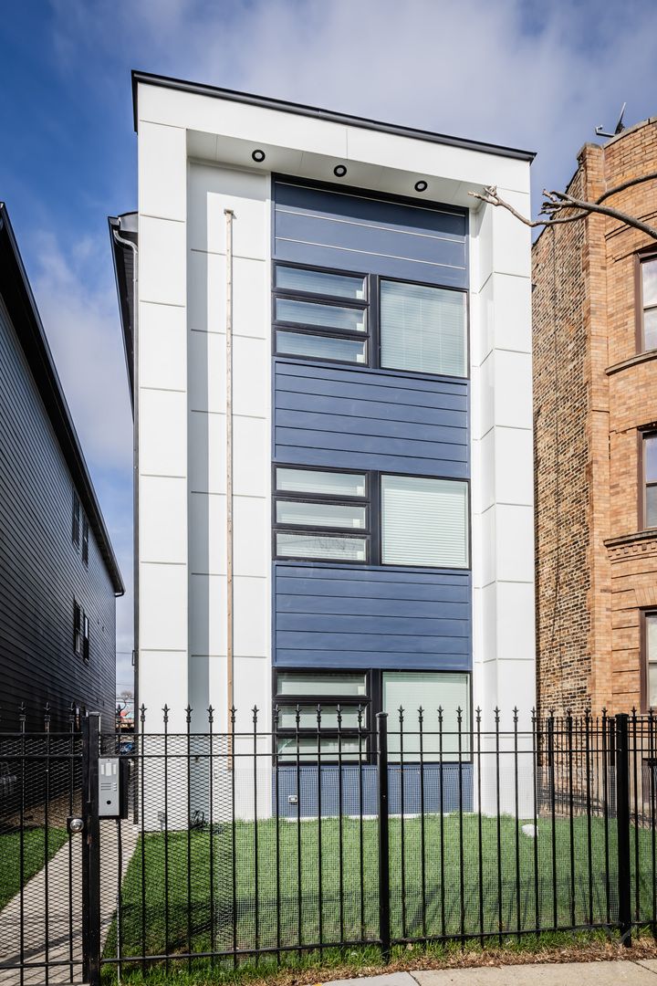6220 S King Drive — Chicago, IL 60637