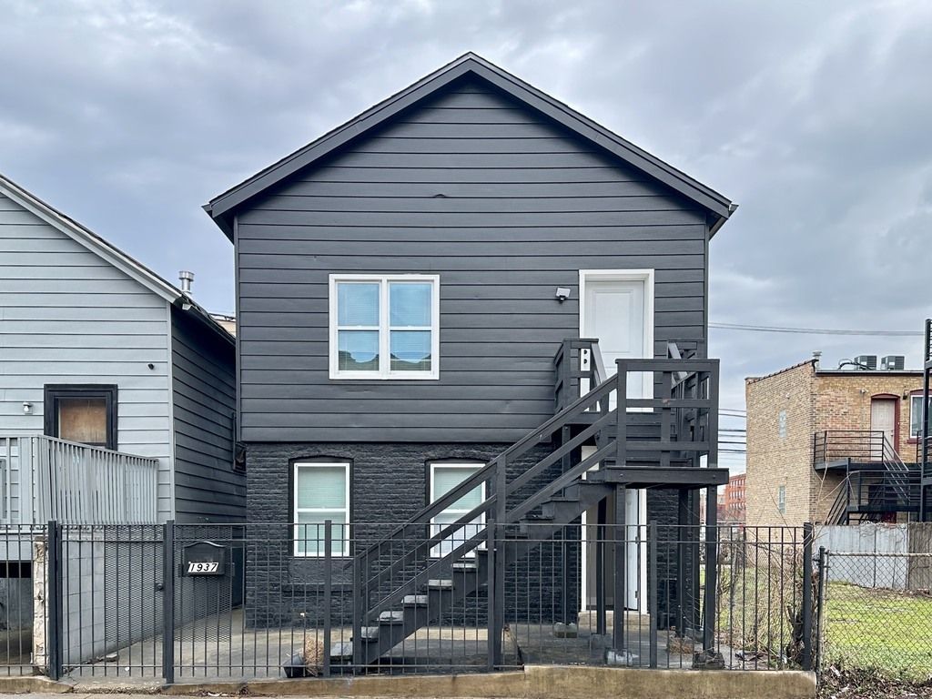 1937 W GRAND Avenue #2 — Chicago, IL 60622
