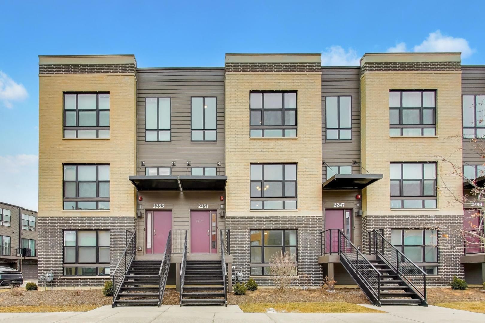 2251 Venture Drive #2251 — Schaumburg, IL 60193