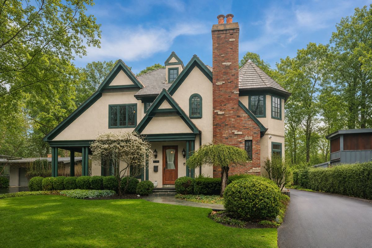 338 Witchwood Lane, Lake Bluff, IL 60044