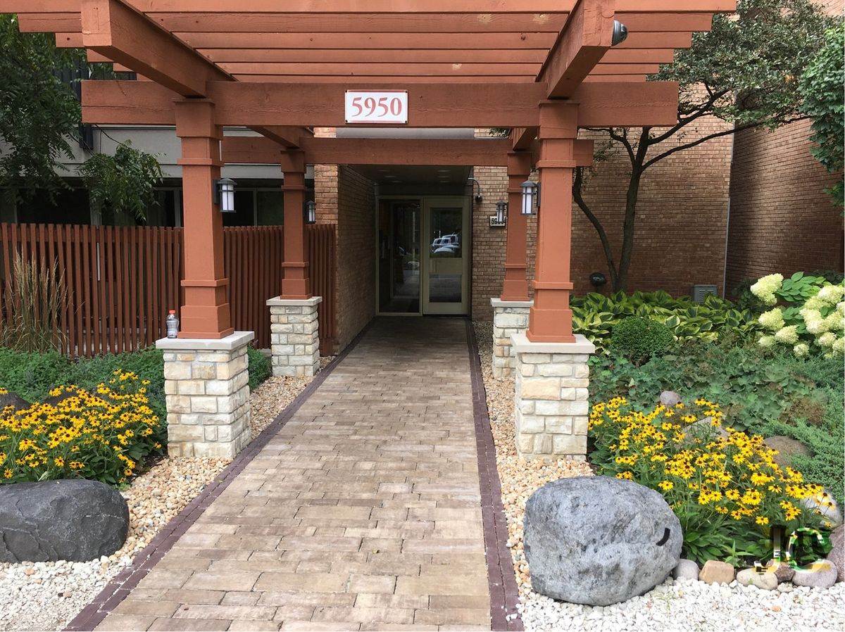 5950 OAKWOOD Drive, Lisle, IL 60532