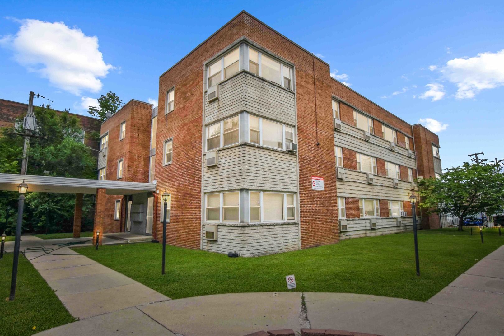 2409 W Balmoral Avenue #2A — Chicago, IL 60625