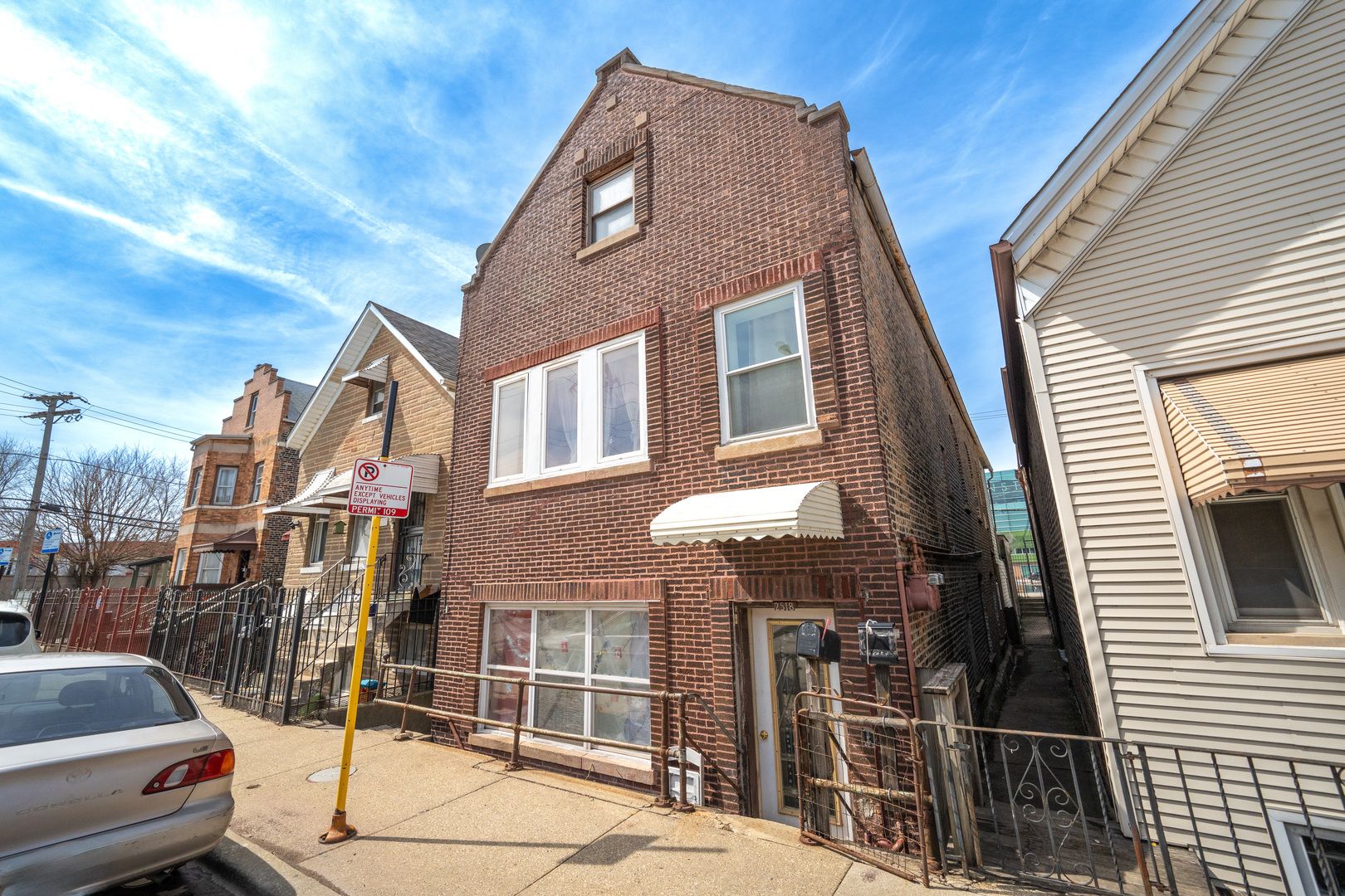 2518 S Claremont Avenue — Chicago, IL 60608