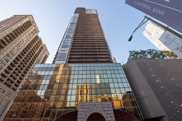 10 ONTARIO Street, Chicago, IL 60611