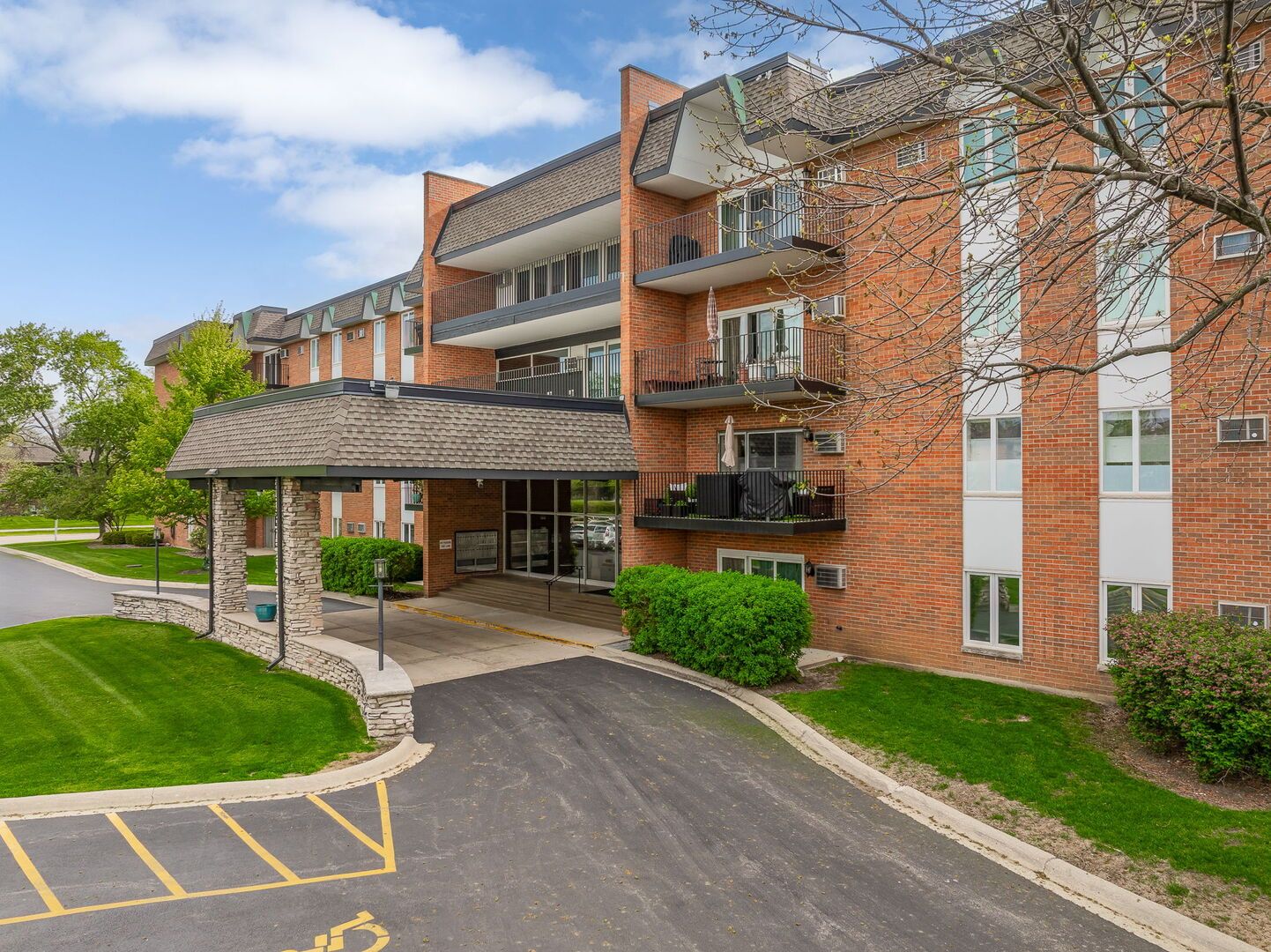 4221 Saratoga Avenue #410A — Downers Grove, IL 60515