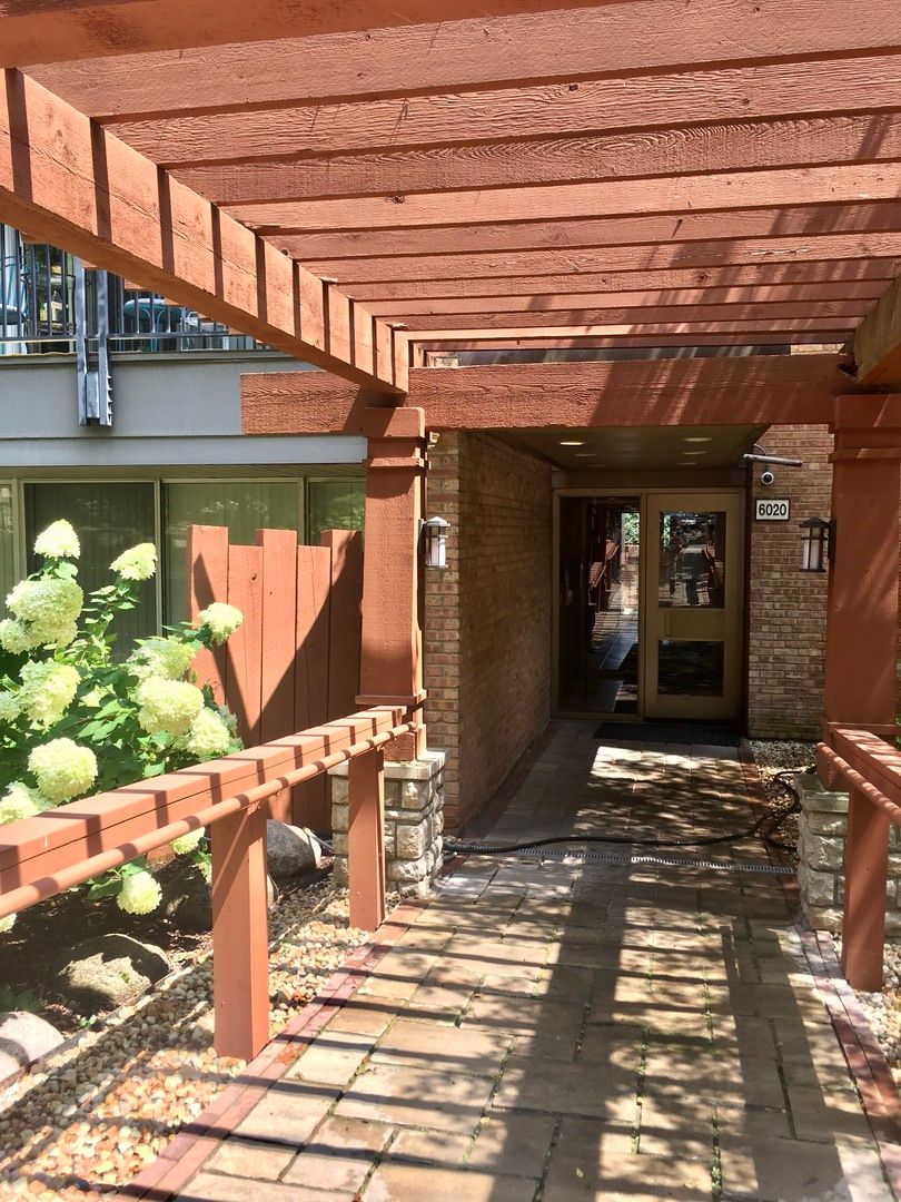 6020 Oakwood Drive, Lisle, IL 60532