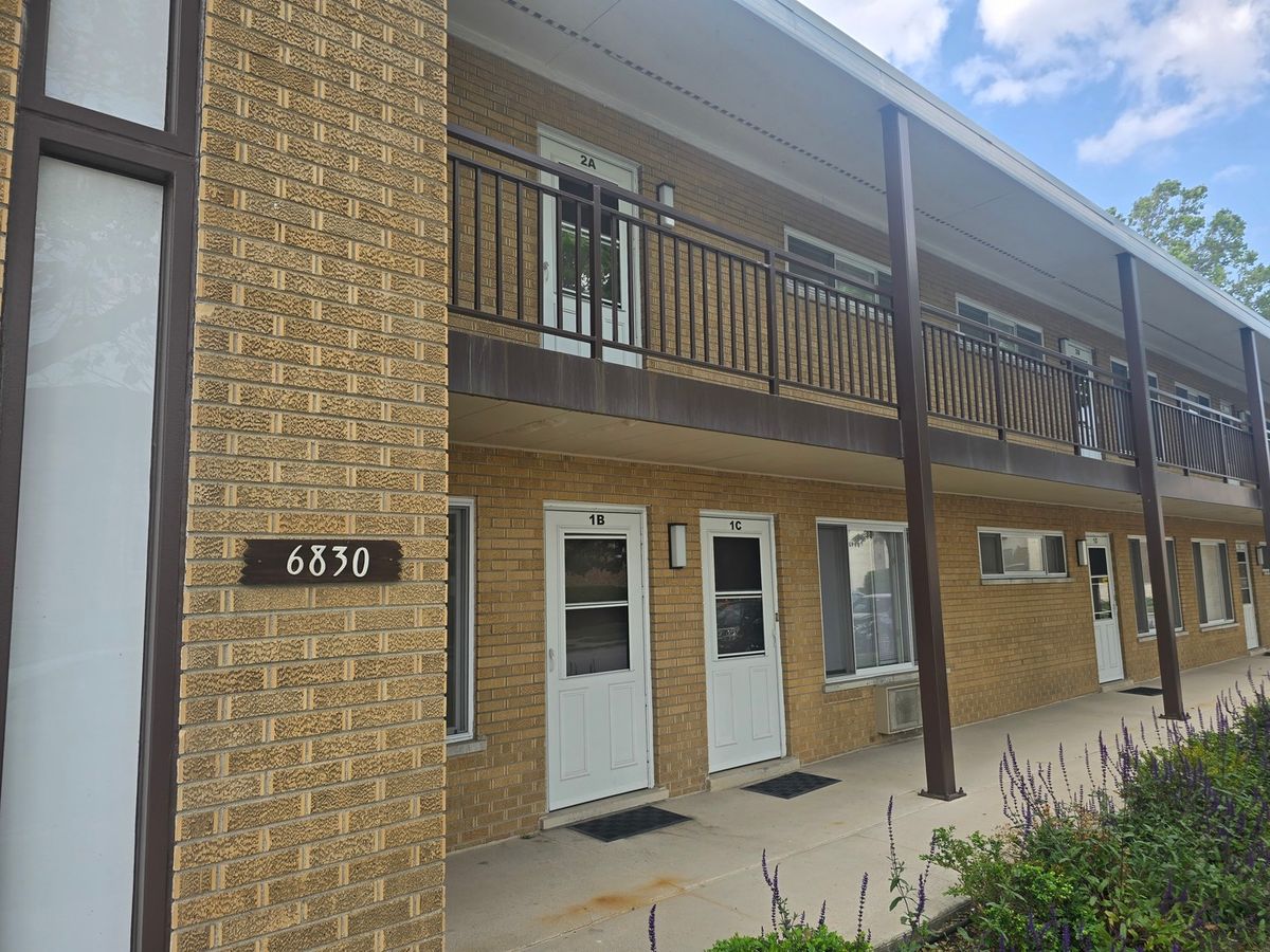 6830 Ozark Avenue, Chicago, IL 60631