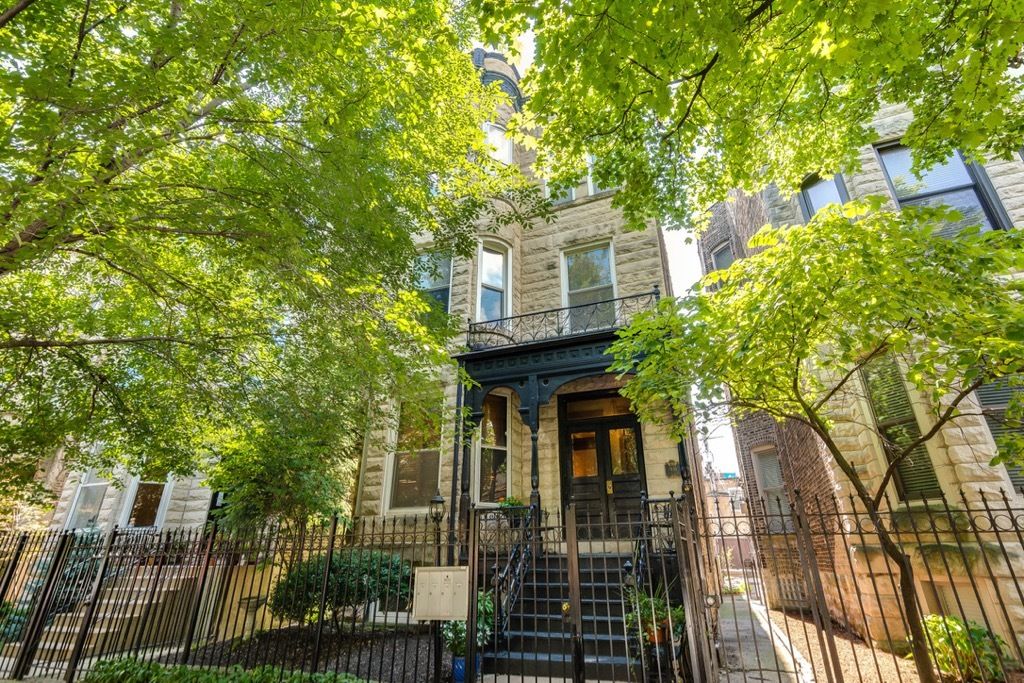 931 NEWPORT Avenue, Chicago, IL 60657