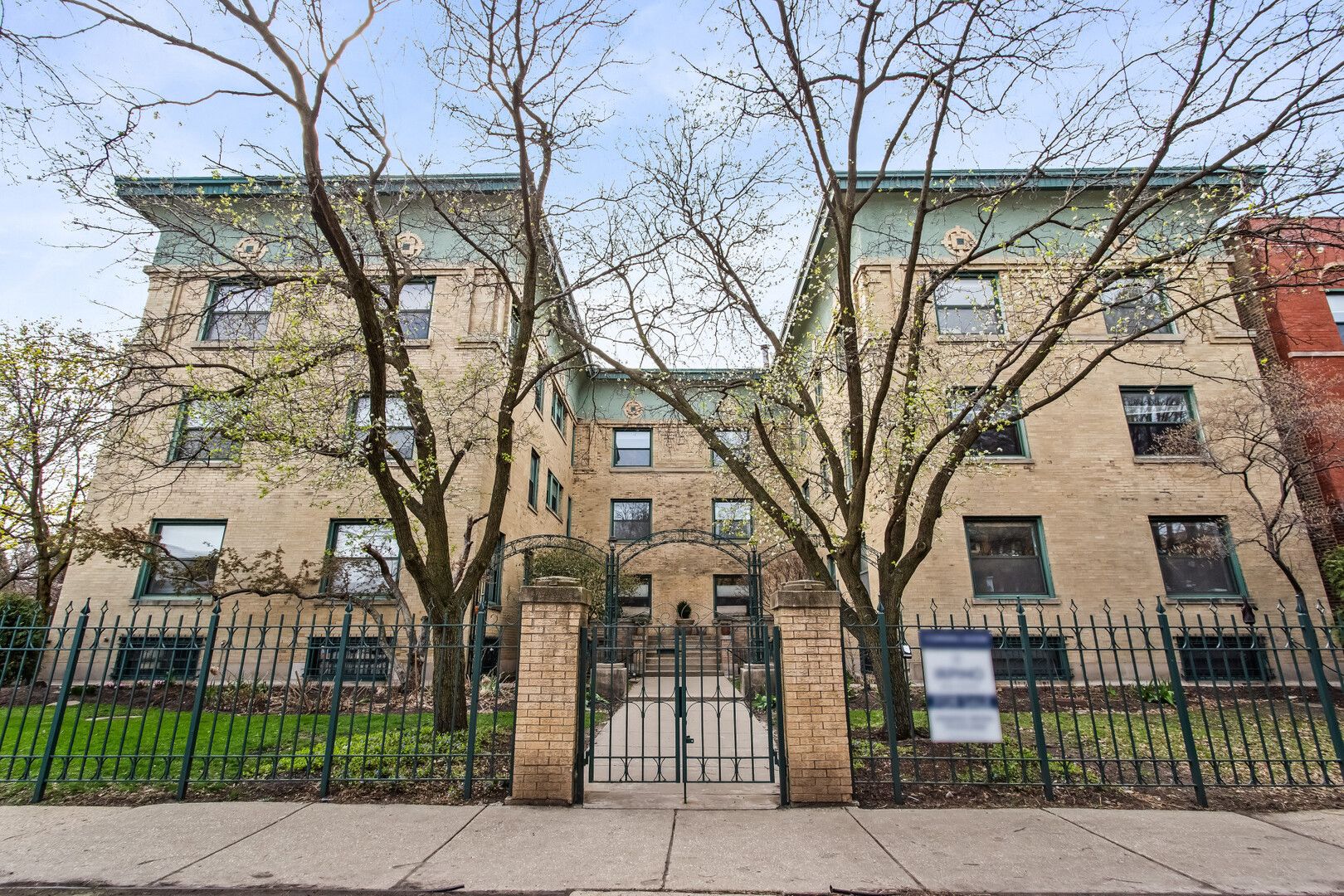 4404 N Paulina Street #2C — Chicago, IL 60640