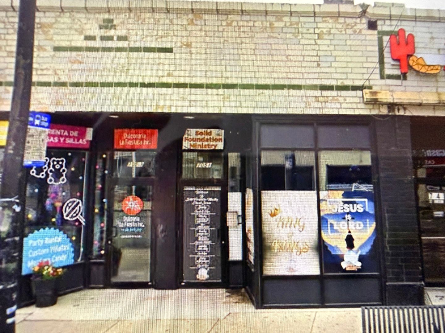 7051 N Clark Street — Chicago, IL 60626