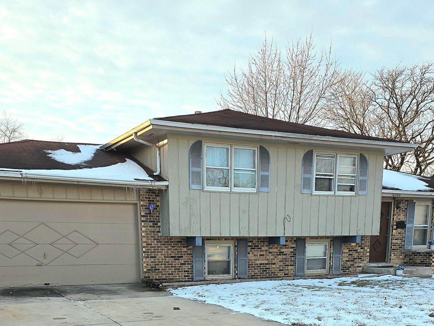 16440 Michigan Avenue — South Holland, IL 60473