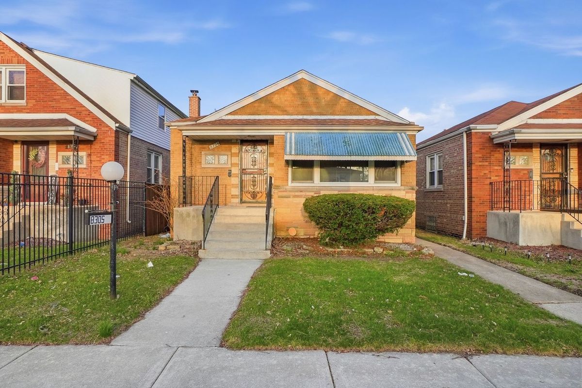 8305 Paxton Avenue, Chicago, IL 60617