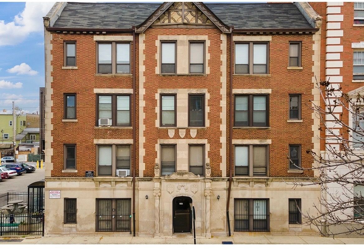 3345 Marshfield Avenue — Chicago, IL 60657