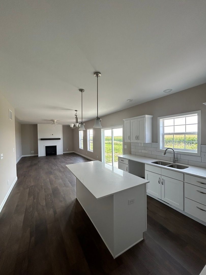 1504 Warwick Drive, Savoy, IL 61874