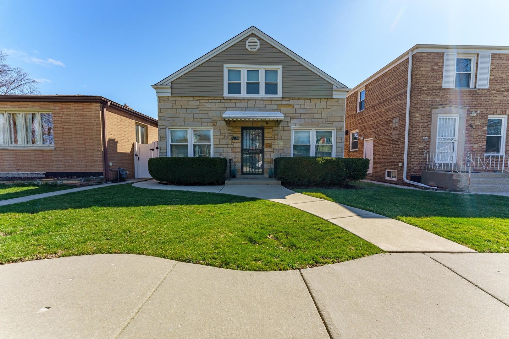 745 Manchester Avenue — Westchester, IL 60154