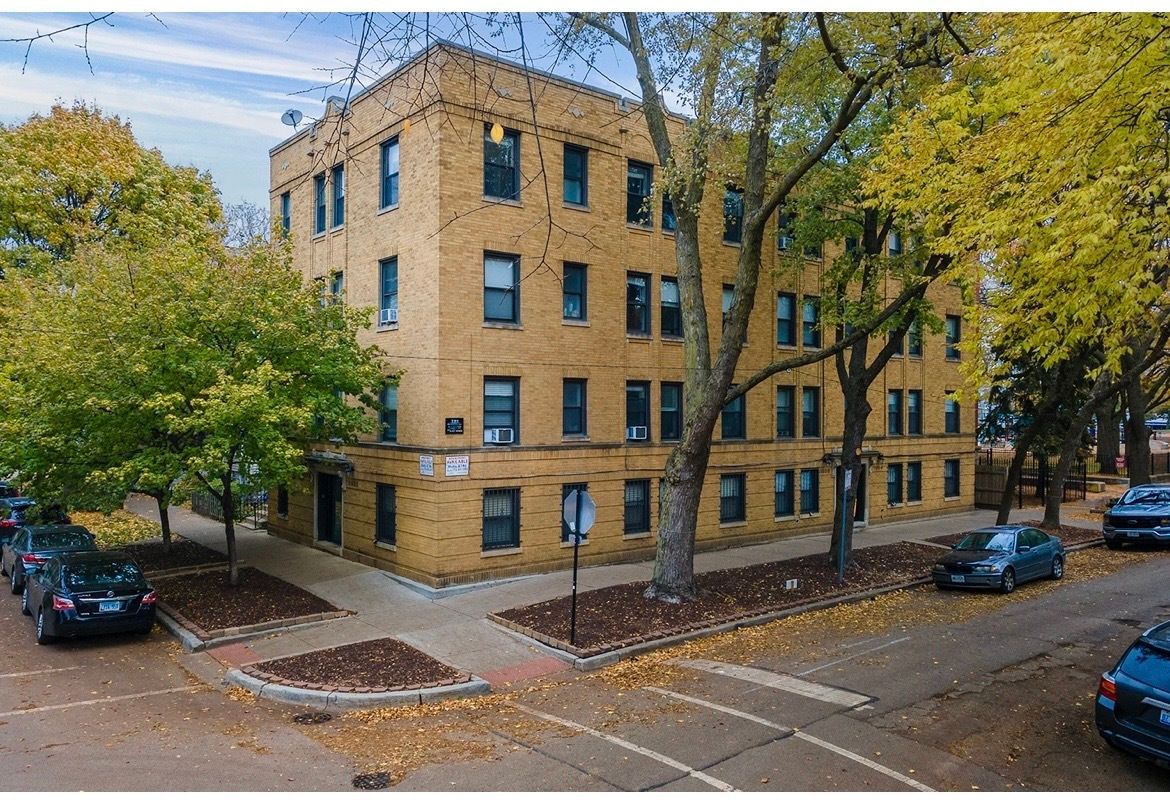 1056 Lill Avenue — Chicago, IL 60614