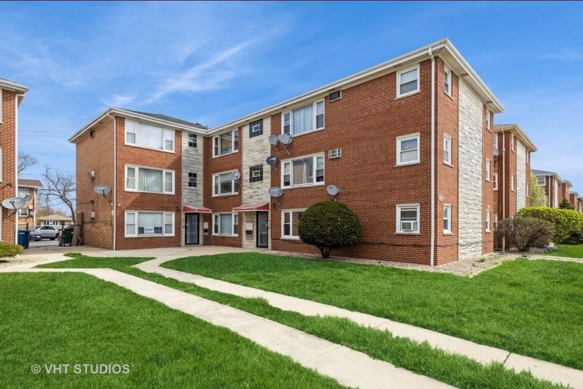 6952 W 65th Street #2B — Chicago, IL 60638